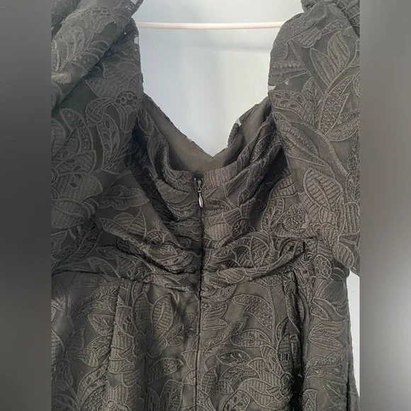 Self Portrait Black Puff Sleeve Leaf
Guipure Midi Dress - Picture 8 of 9